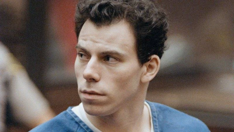 Justiça dos EUA nega liberdade condicional a Erik Menendez, condenado por matar os pais