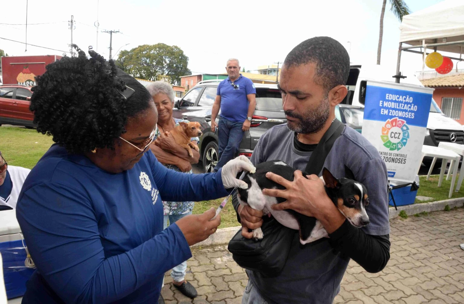 Salvador oferece vacinação gratuita contra raiva em 91 postos de saúde