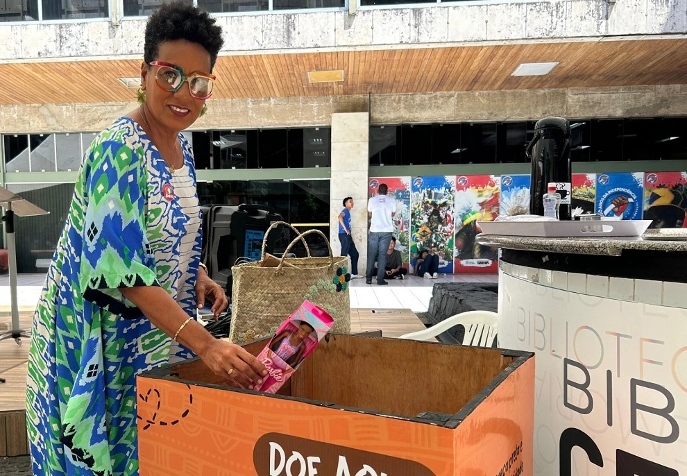 Campanha que arrecada bonecas pretas é lançada na Biblioteca Central da Bahia