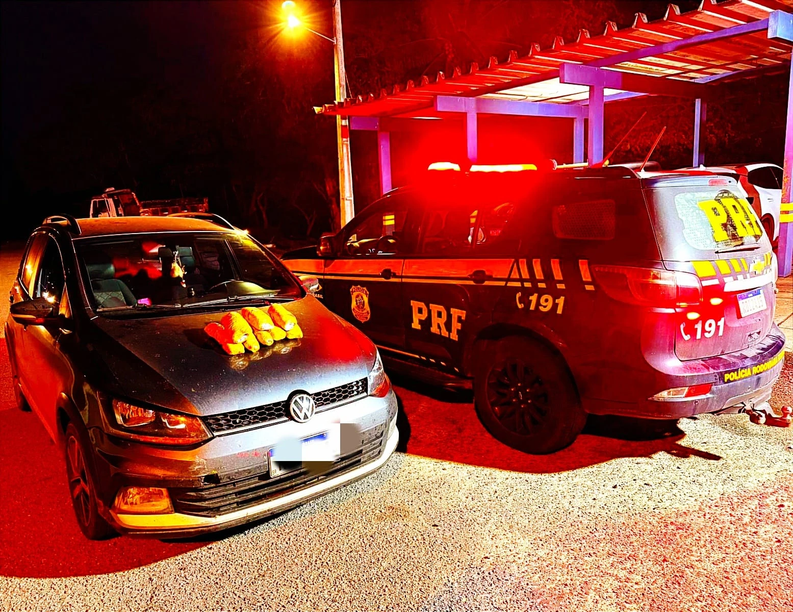 Mulheres são presas com oito quilos de maconha escondidos no airbag do carro