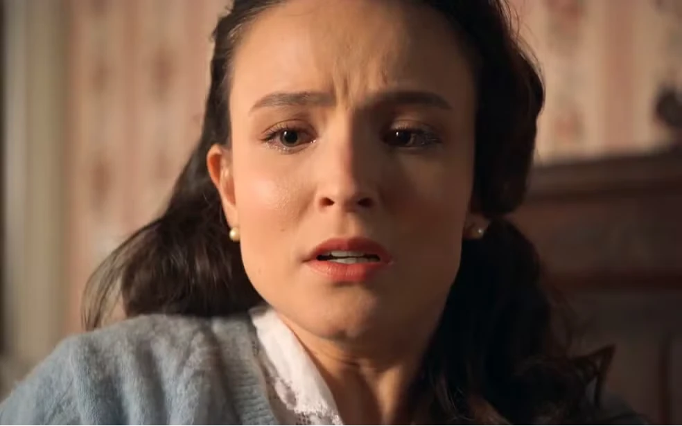 Estela desmaia ao encontrar Ernesto no capítulo de 'Êta Mundo Melhor!' desta sexta (29)