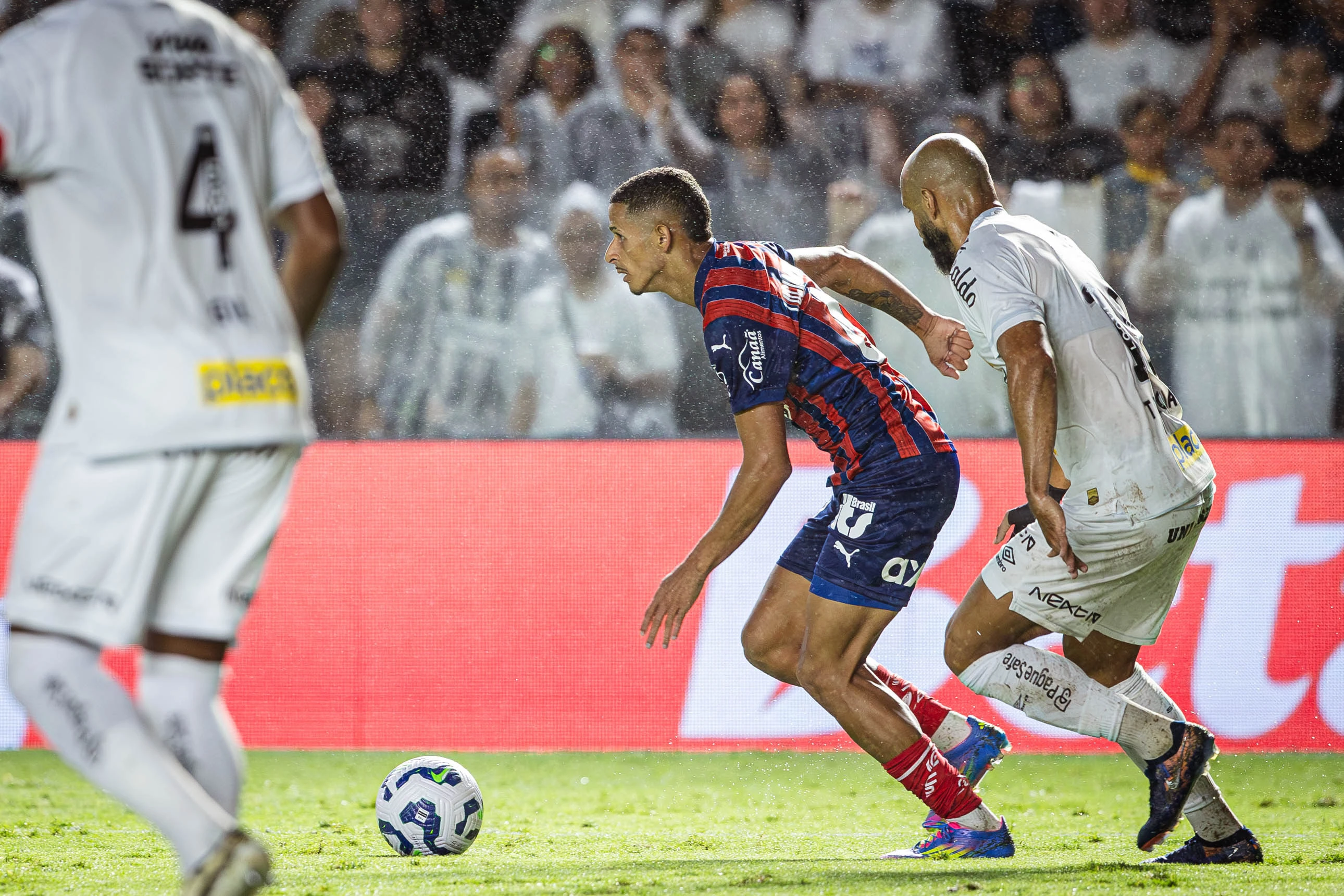 Bahia recebe o Santos para defender invencibilidade em casa e continuar no topo da Série A