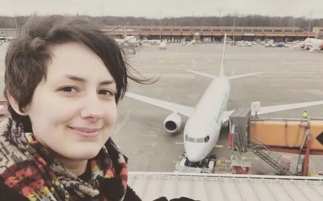 Mulher que ficou famosa por namorar avião termina romance 10 anos depois: 'Ainda somos amigos'