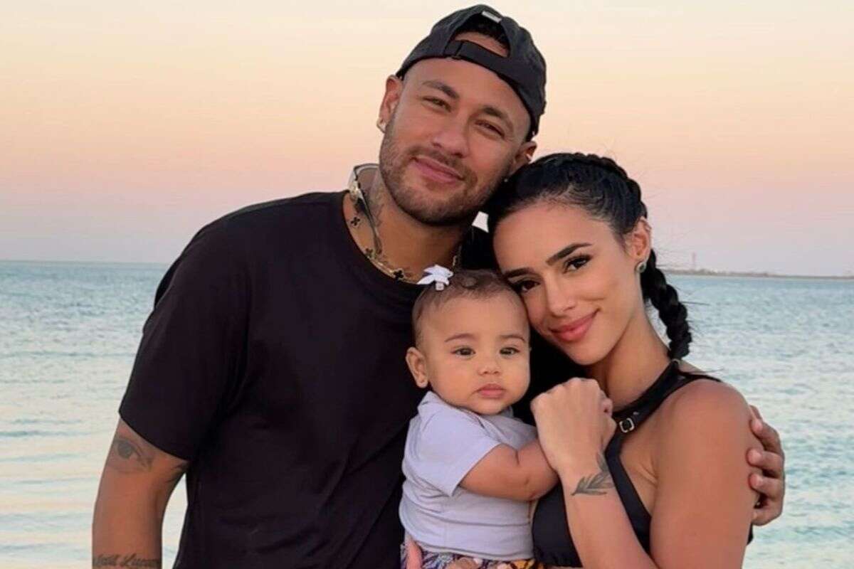 Neymar volta ao Brasil para comemorar aniversário de 1 ano da filha