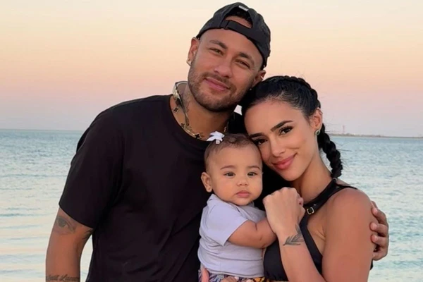 Bruna Biancardi e Neymar deixaram mansão em SP após descobrirem que estavam sendo vigiados