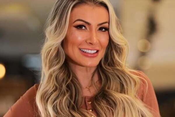 Andressa Urach vai parar no hospital após gravar conteúdo +18 com 8 homens: 'Muita dor'