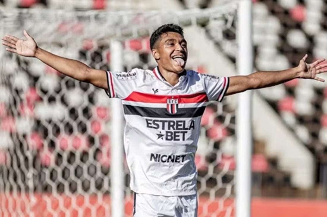 Após quase ter morte constatada, jogador do Bragantino começa a respirar sem aparelhos