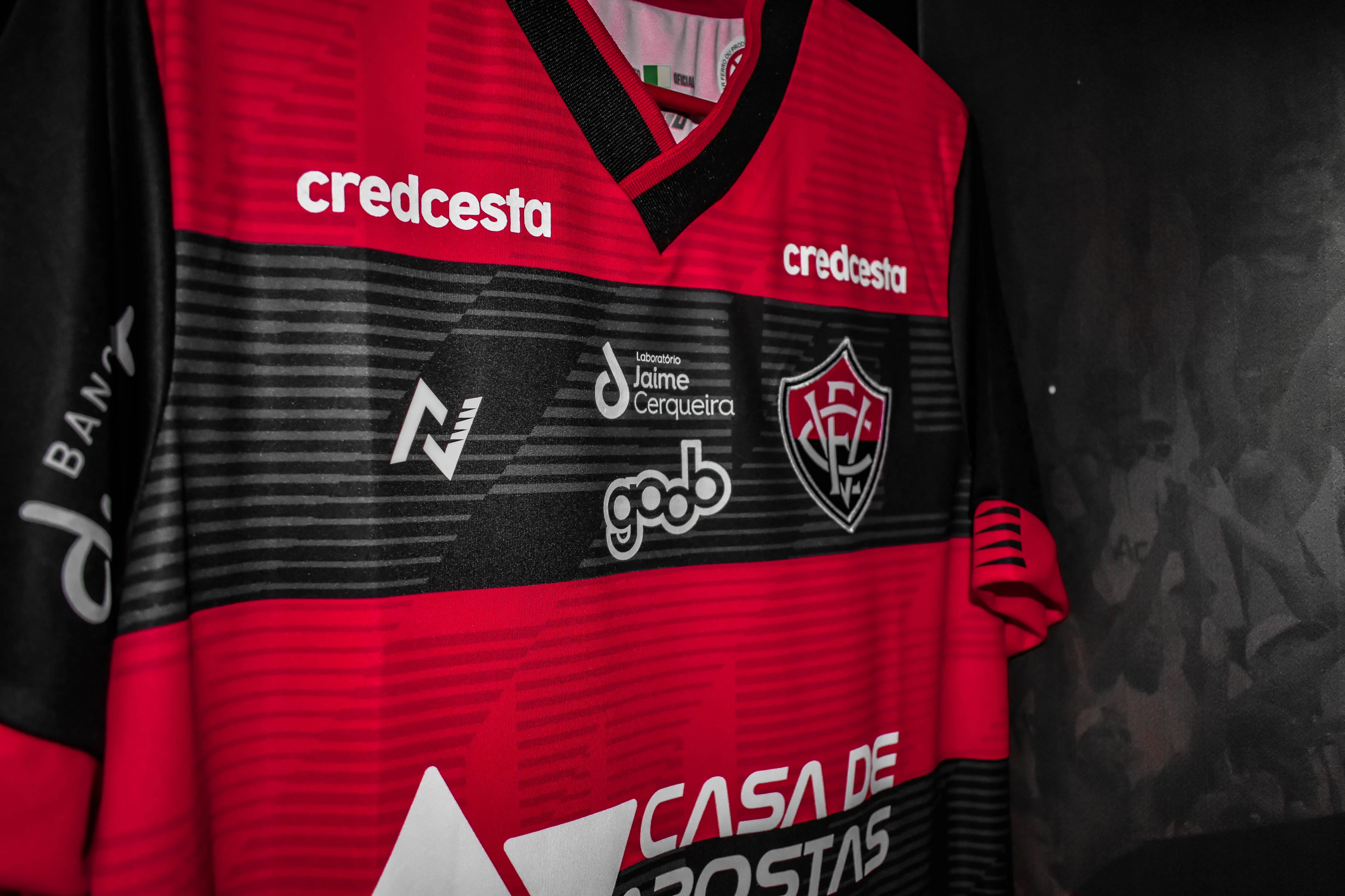 Vitória muda fornecedor de uniformes e confirma retorno de marca própria