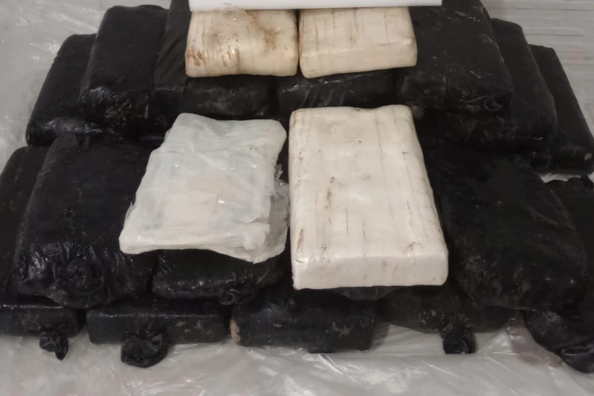 Tabletes de cocaína são encontrados em praia de destino turístico no Litoral Norte