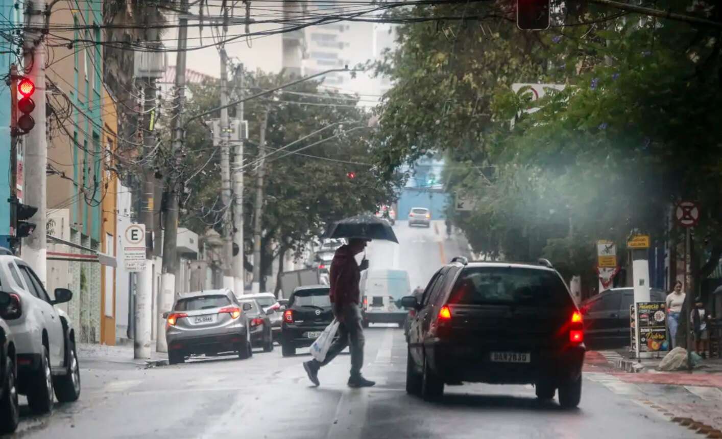 Inmet emite alerta de chuvas intensas para Bahia e mais 15 estados