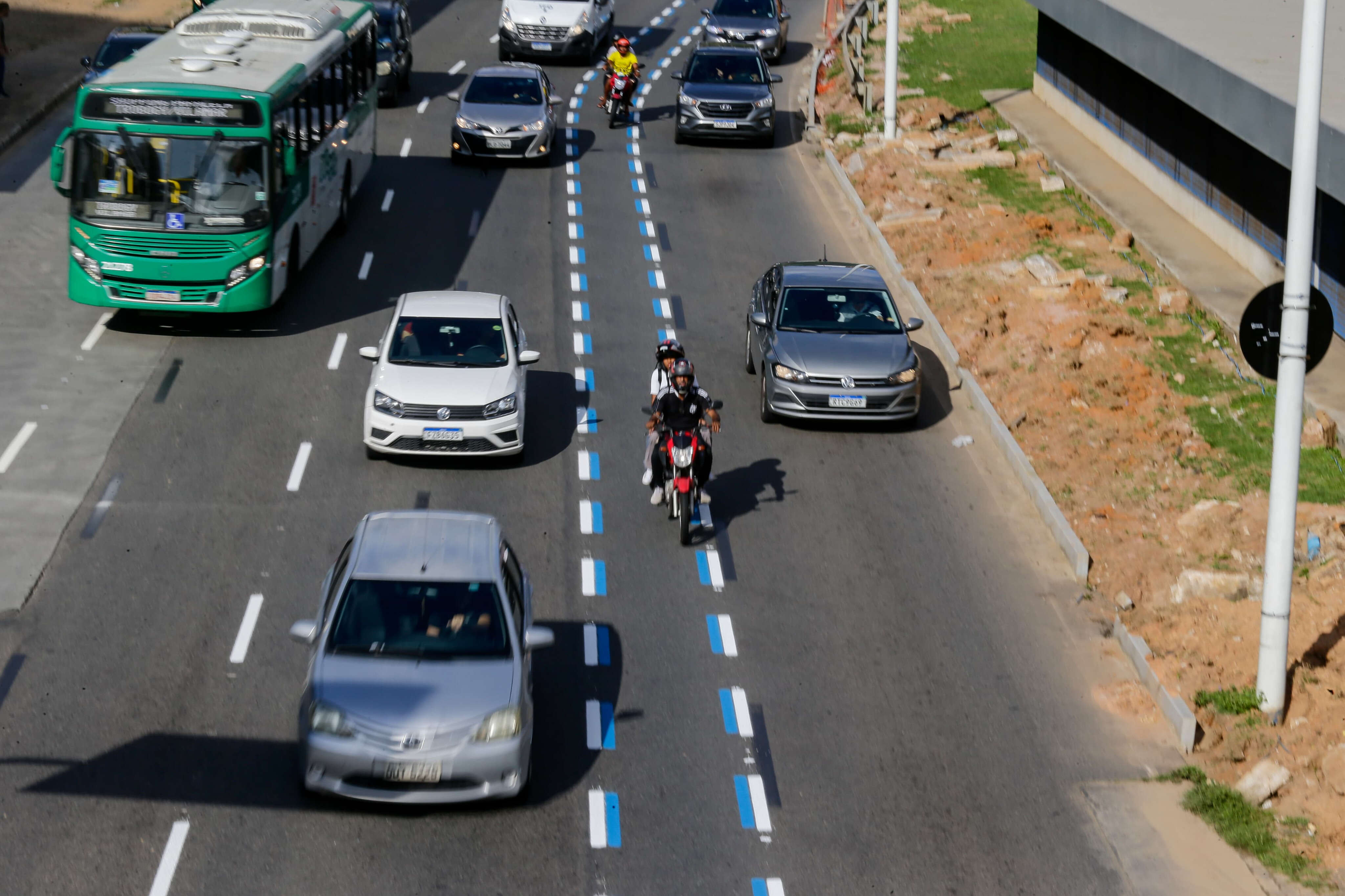 Saiba quais avenidas de Salvador podem ganhar motofaixa