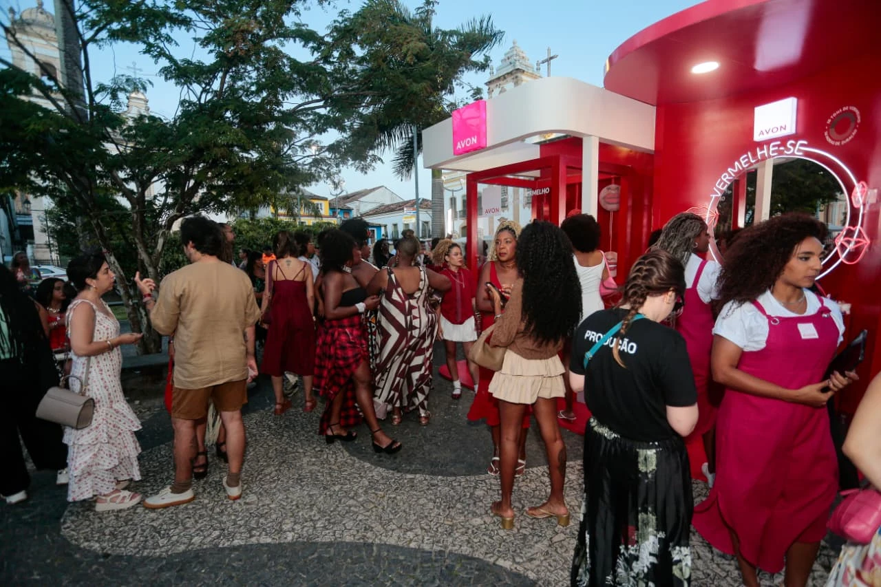 Maquiagem grátis e camarins: veja as experiências de beleza abertas ao público no Afro Fashion Day