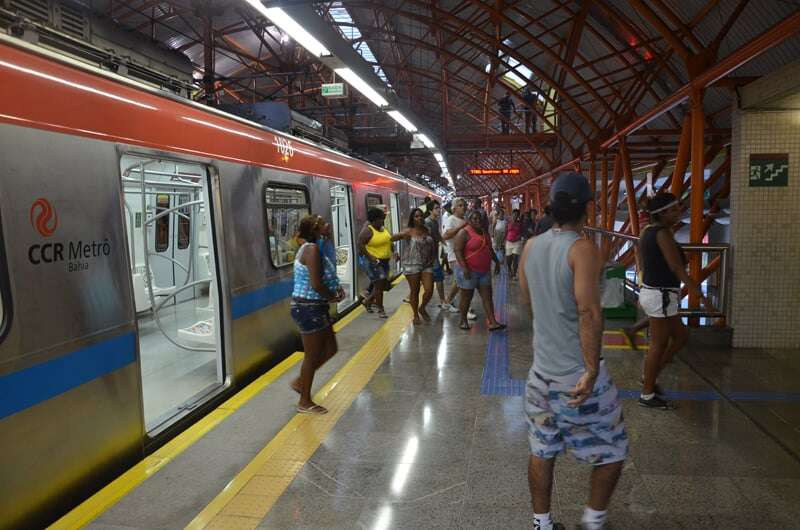 Briga entre passageiros do metrô de Salvador termina com um ferido