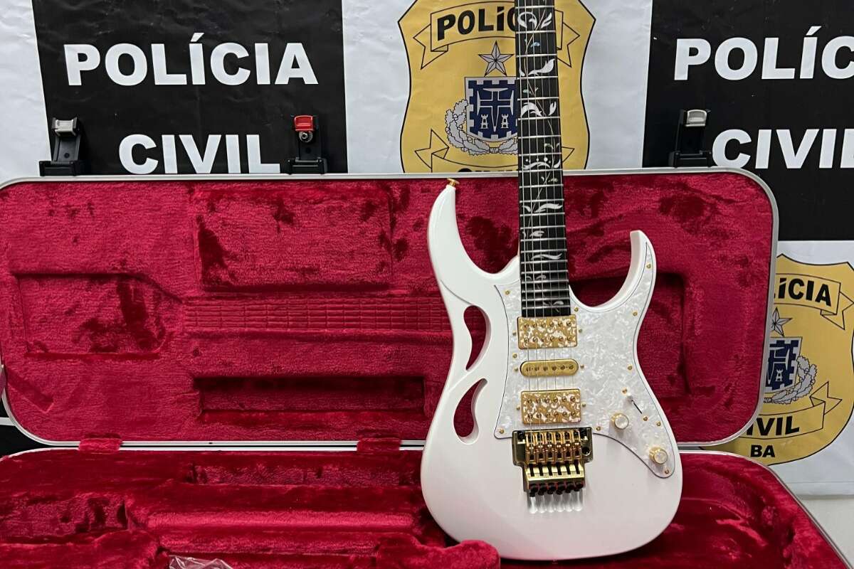 Guitarra avaliada em R$ 50 mil é encontrada seis meses após ser furtada em Simões Filho