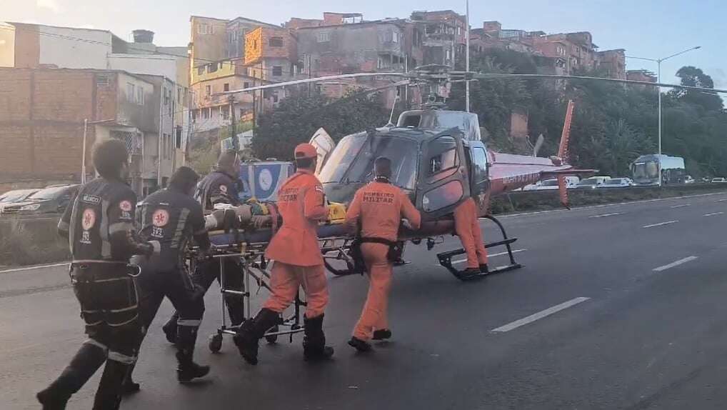 Helicóptero resgata vítima de acidente de moto na BR-324