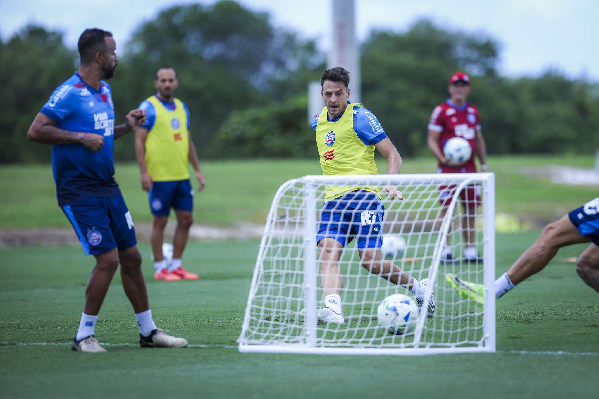 Bahia faz último treino e embarca para jogo da Libertadores no Uruguai