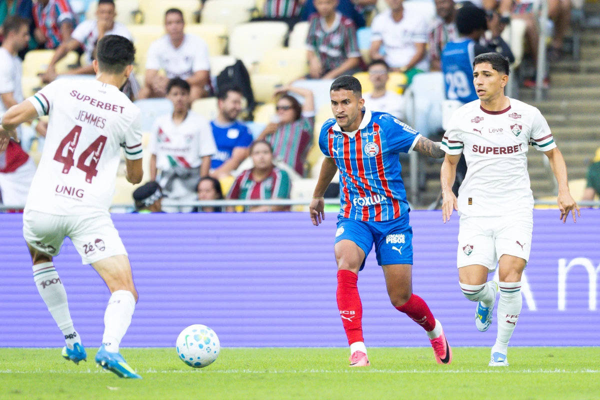 Com polêmica de arbitragem, Bahia é superado pelo Fluminense em amistoso no Maracanã