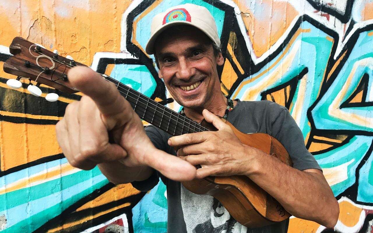 Manu Chao traz o novo show Ultra Acústico a Salvador