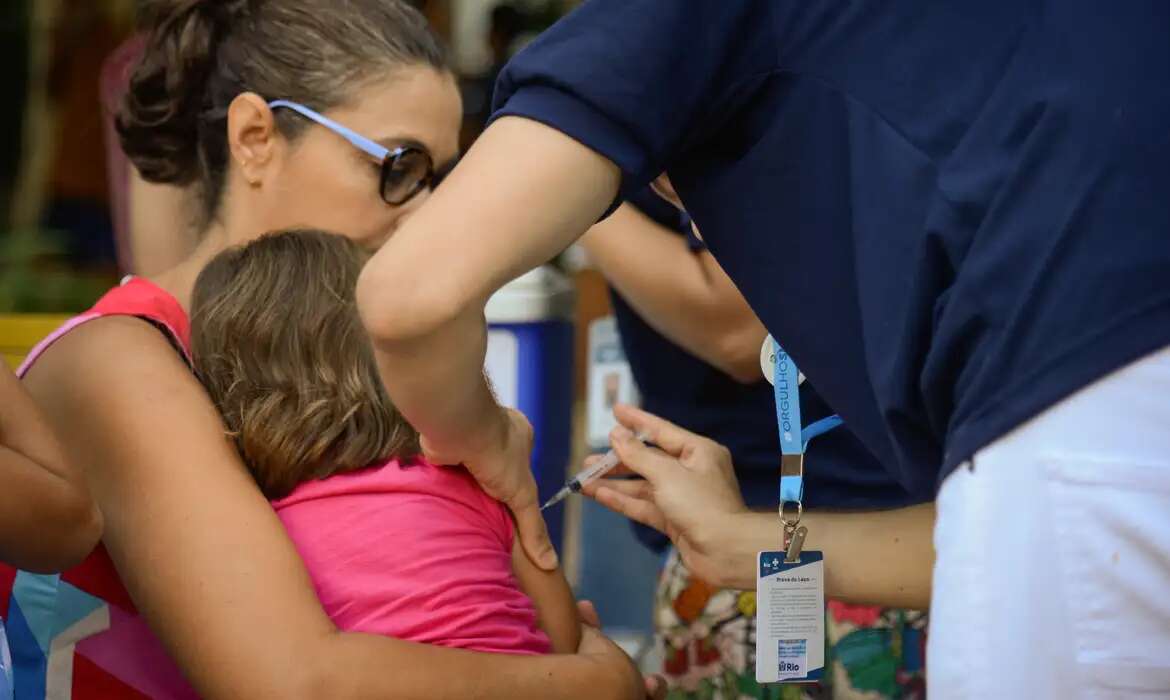 Vacinas em falta na Bahia chegam a custar mais de R$1,3 mil na rede privada