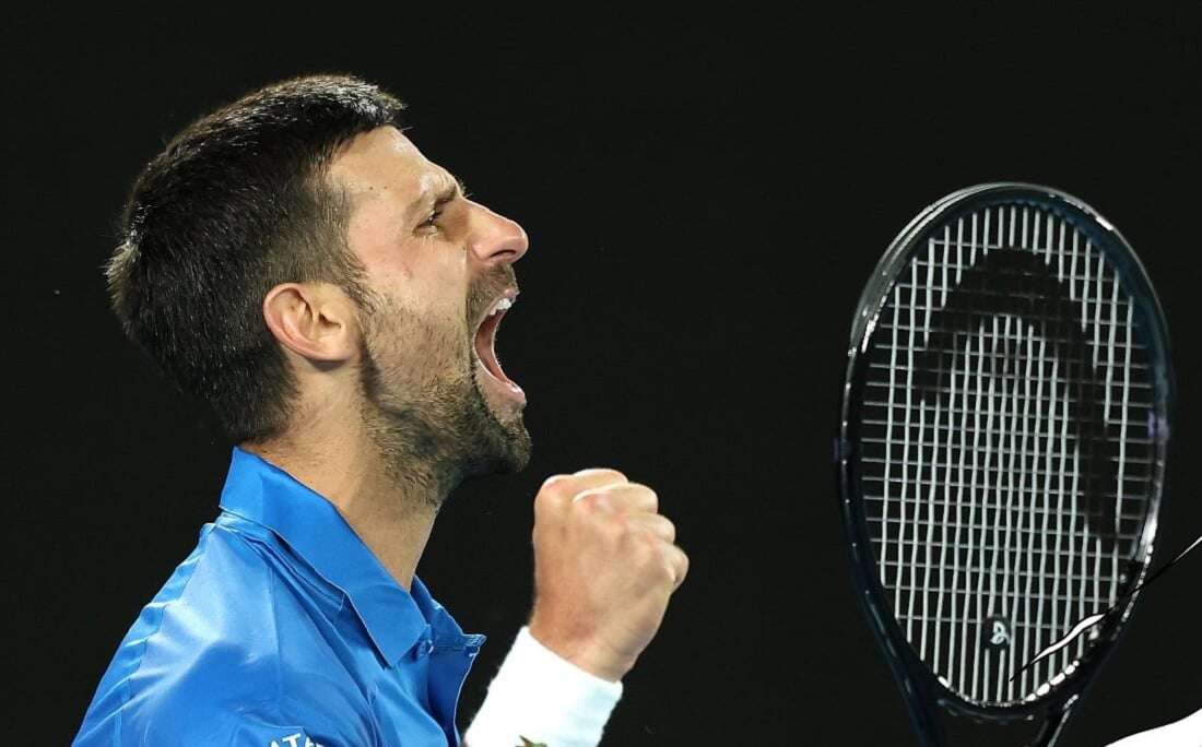 Em 1° jogo sob comando de ex-rival, Djokovic leva susto, mas avança no Aberto da Austrália