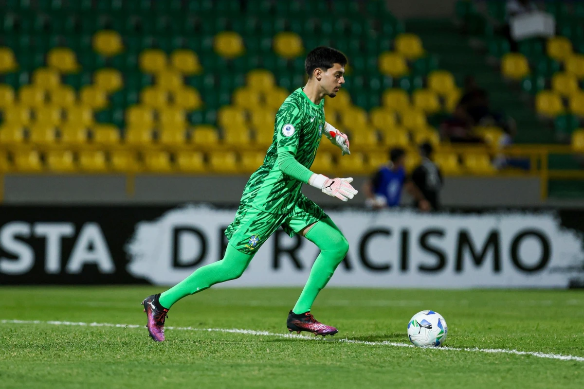 Goleiro do Bahia comemora vaga do Brasil na Copa do Mundo Sub-17