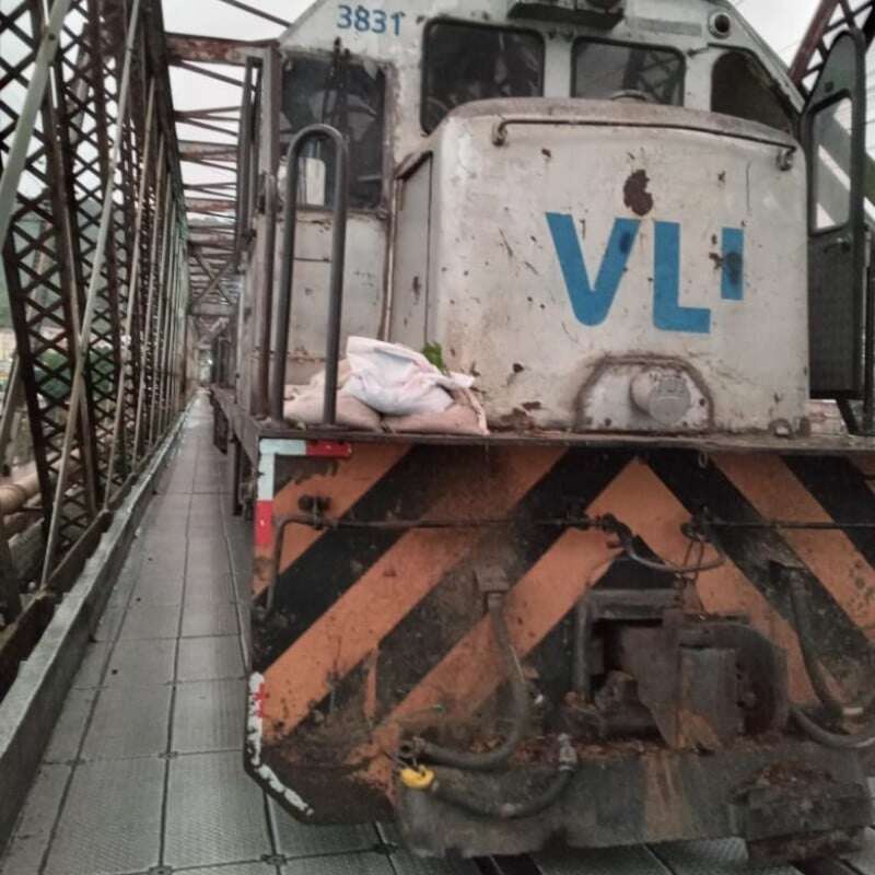 Vagões de trem descarrila e causa acidente em ponte entre São Félix e Cachoeira