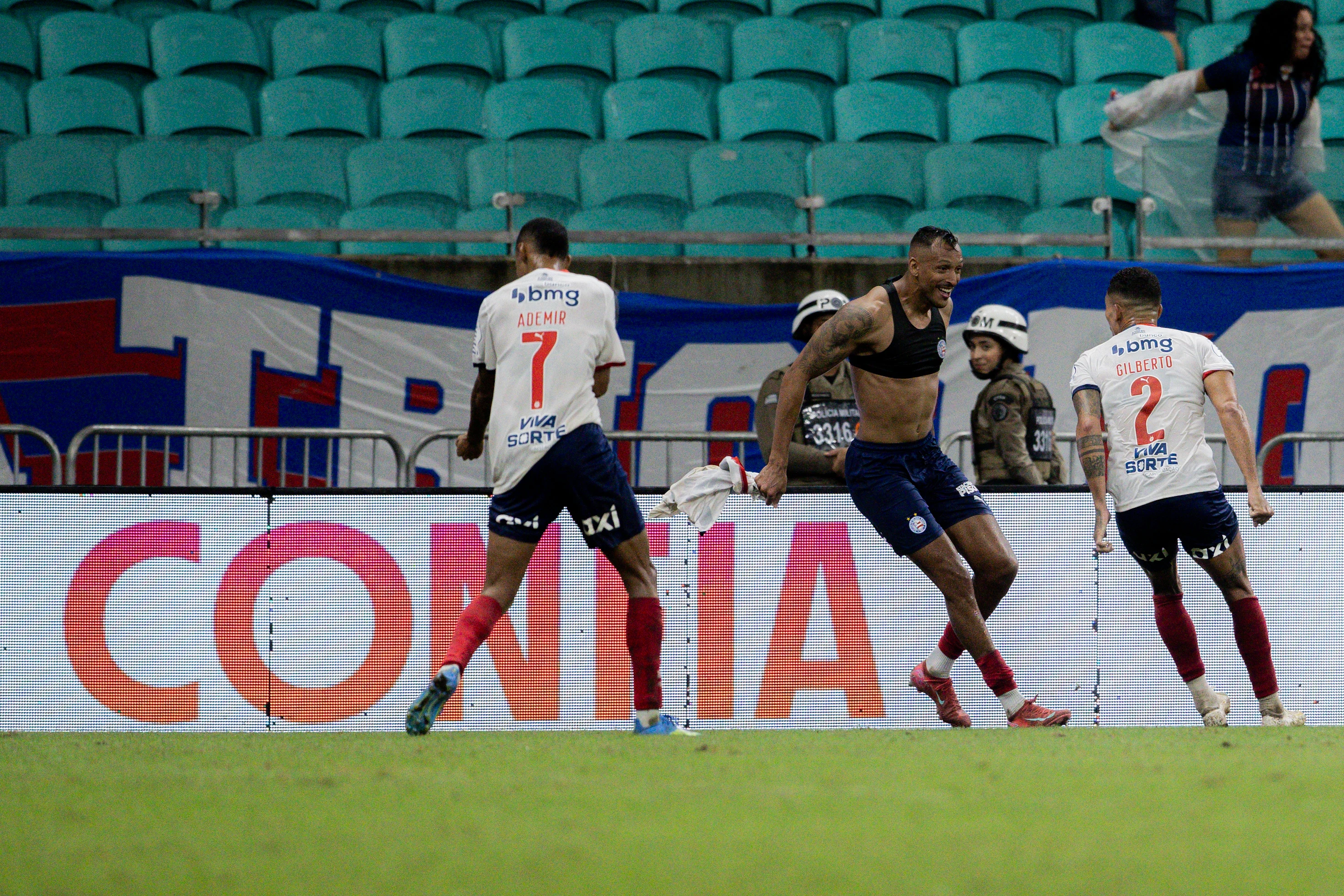 Com gol nos acréscimos, Bahia vence o Botafogo de virada e volta a triunfar após oito jogos