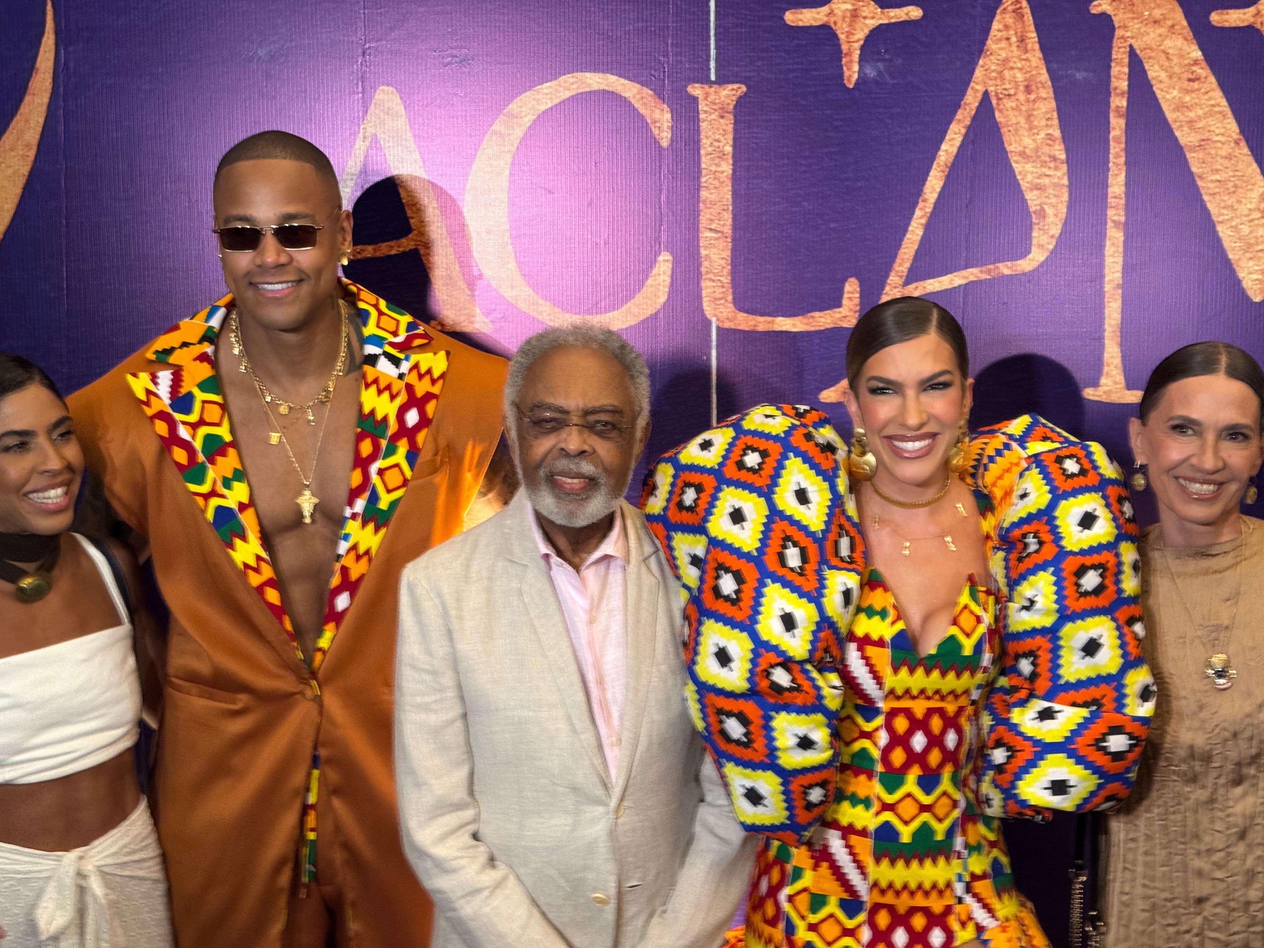 Gilberto Gil é homenageado no Baile da Aclamação de Léo Santana e Lore Improta