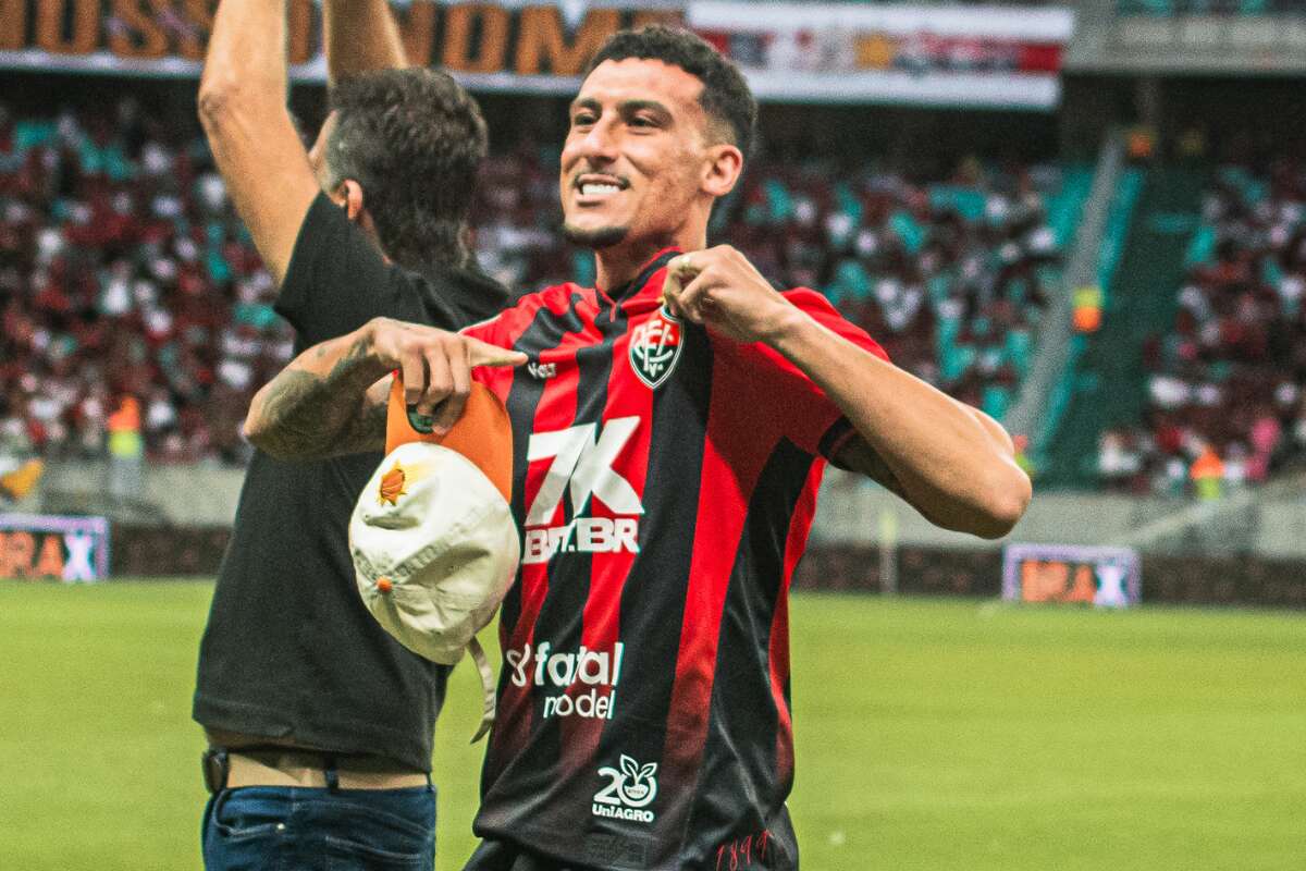 Gabriel Baralhas é regularizado e já pode estrear pelo Vitória