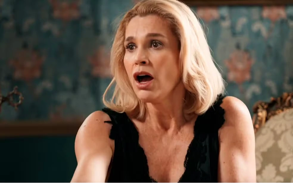 Reencontro com Sandra termina em beijo apaixonado em 'Êta Mundo Melhor!' desta segunda (6)