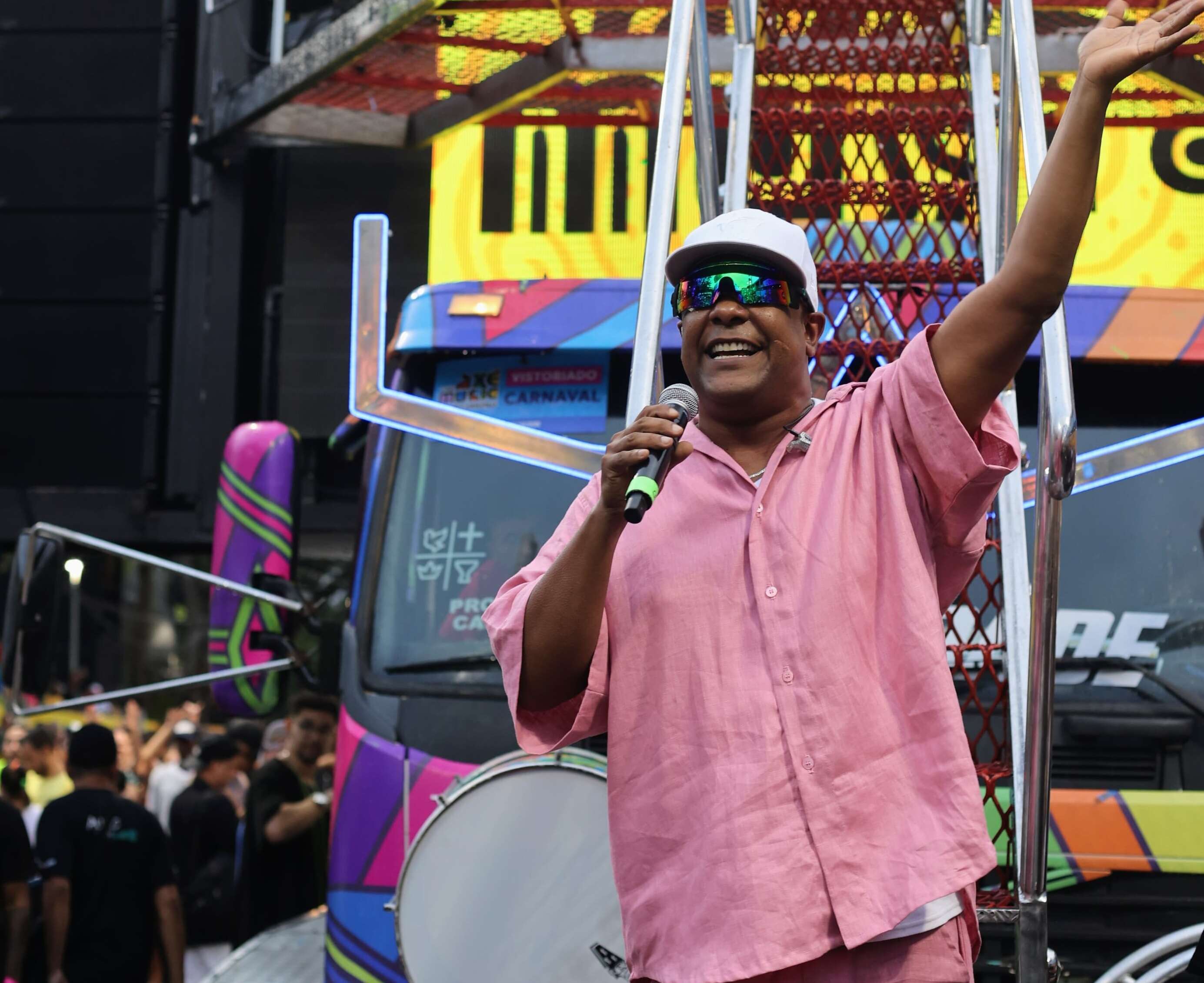 'Nós somos a Bahia, a escola do Carnaval para o mundo', vibra Márcio Victor na abertura da festa