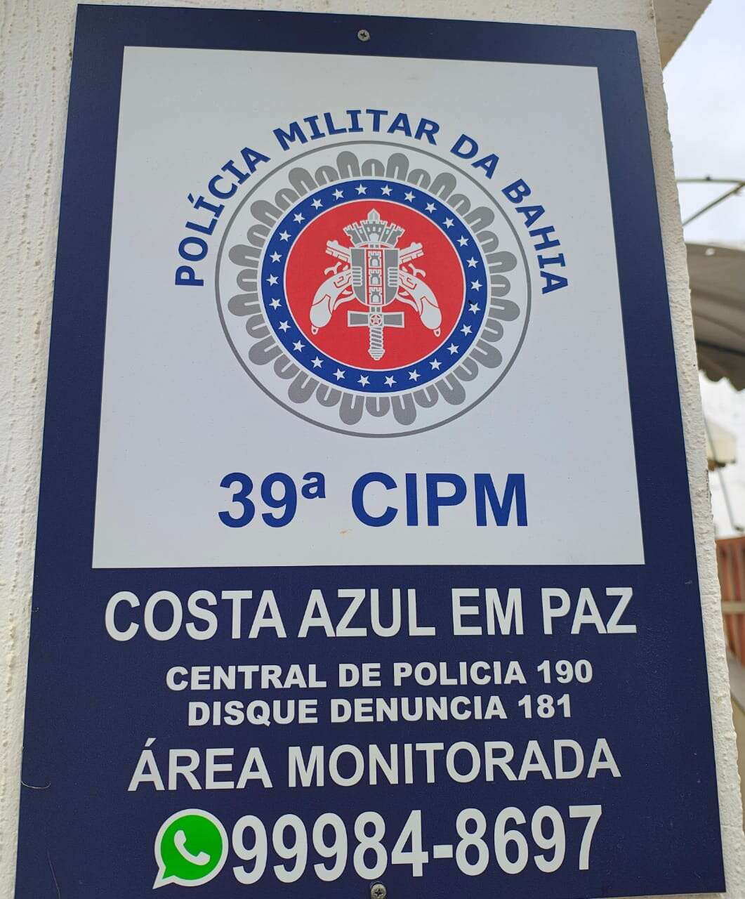 Mulher tem arma apontada para cabeça ao sair para passear com cães no Costa Azul