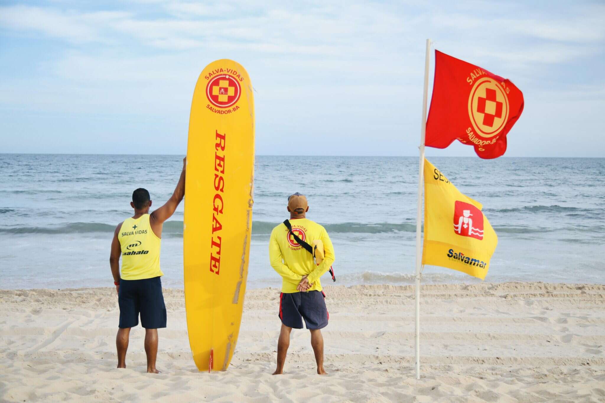 Salvamar emite alerta para riscos no mar e correntes de retorno em Salvador