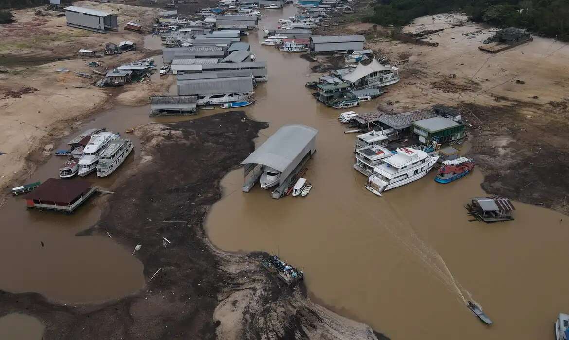 Nível do Rio Negro sobe, mas estiagem ainda não acabou no Amazonas