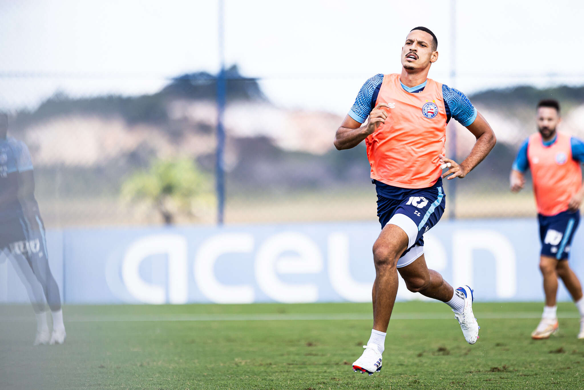 Gabriel Xavier destaca força do Bahia em casa e projeta jogo contra o Flamengo: 'Alto nível'