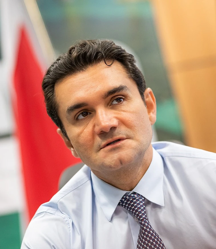 É preciso ter coragem para fazer aquilo que precisa ser feito, diz Sabino sobre ficar no governo Lula