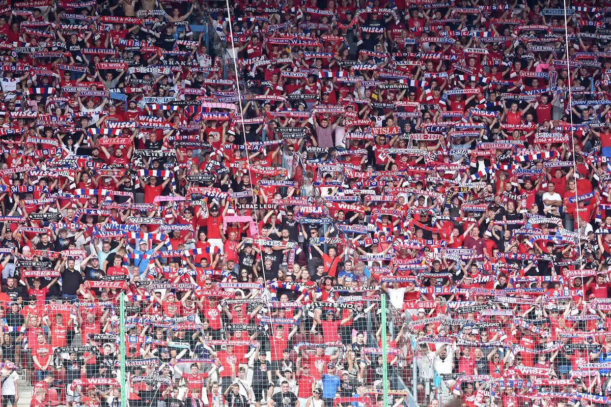 Wisła Kraków poważnie się wzmacnia. Nowi piłkarze w drodze na testy!