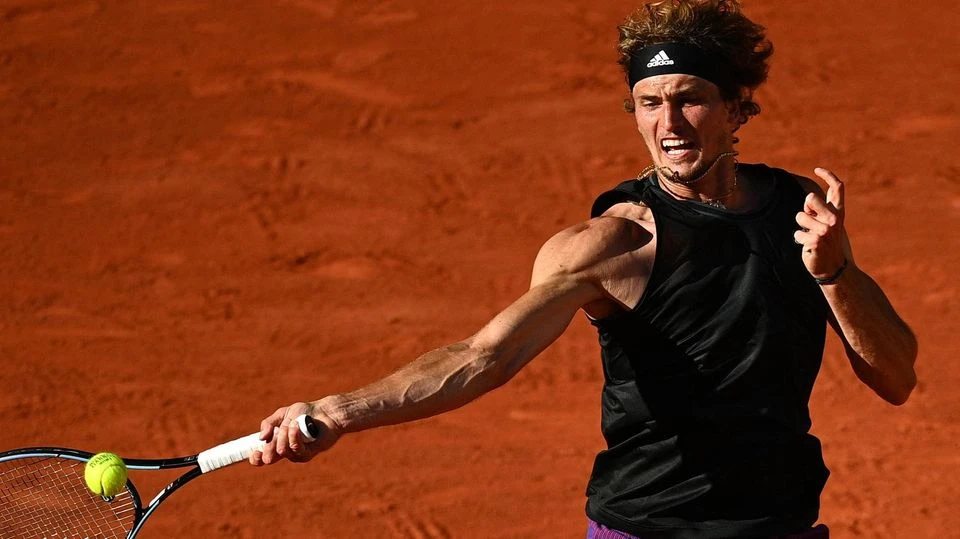 French Open: Zverev scheitert in dramatischem Halbfinale knapp an Tsisipas