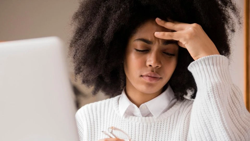 Tipps vom Augenarzt: Die 20er-Regel hilft gegen trockene Augen im HomeOffice