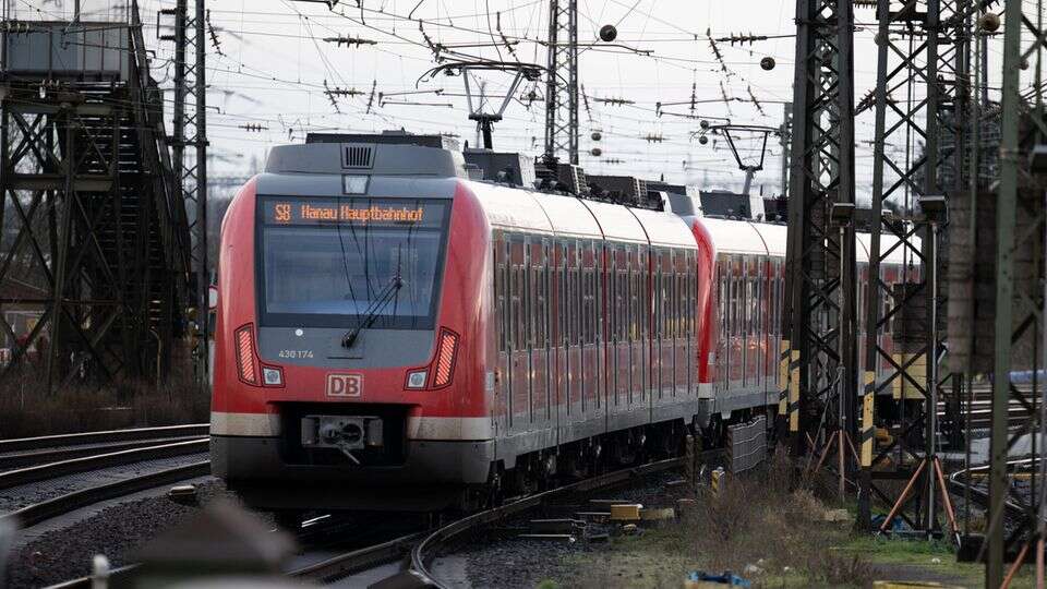 IT-Problem In Teilen Deutschlands: Schwere Störung im Zugverkehr – Bahn gibt Entwarnung