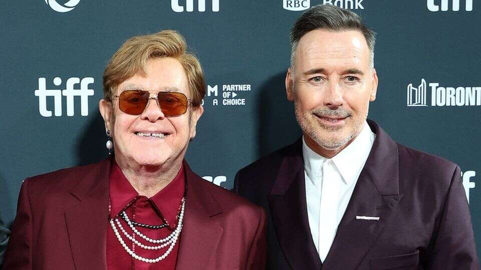 Ehemann David Furnish über Elton John Sicher, dass der Sänger noch lange lebt