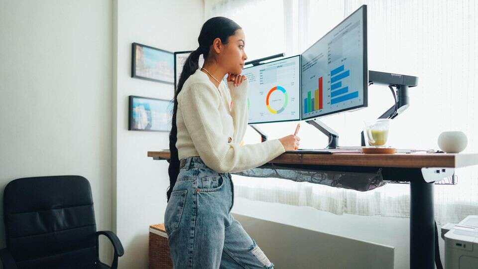 Stehtisch im Büro Viel im Stehen arbeiten ist wohl doch nicht so gesund