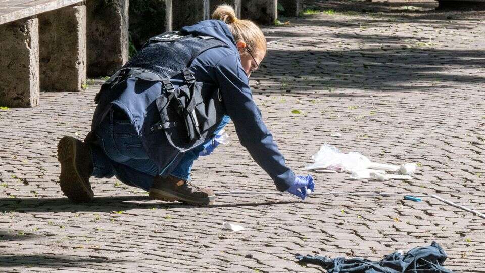 Neue Fahndungsbilder Nach Tötungsdelikt in München: Polizei sucht nach diesem Mann