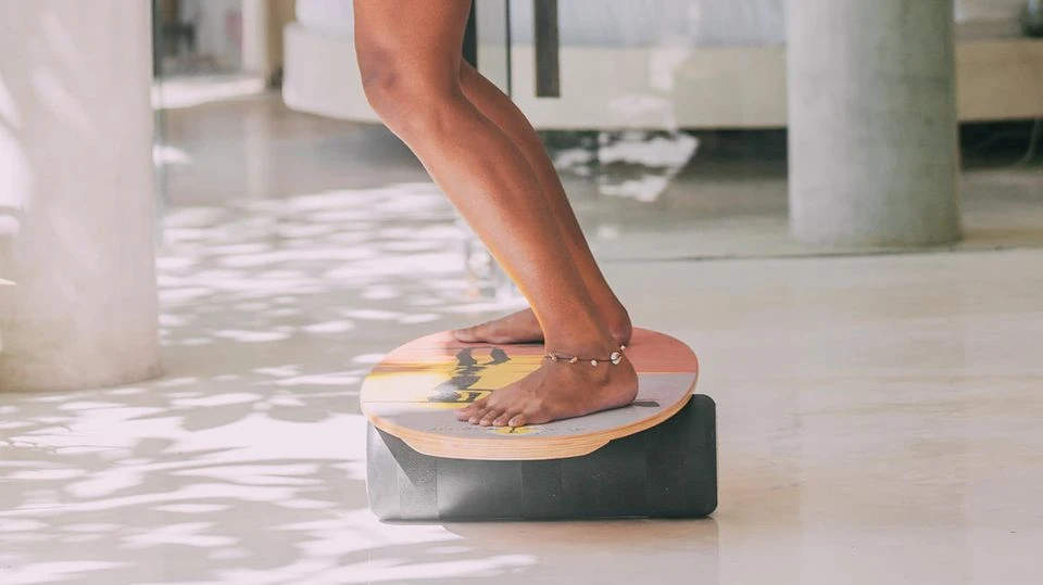Balance Board: So trainieren Sie spielerisch Gleichgewichtssinn und Muskulatur