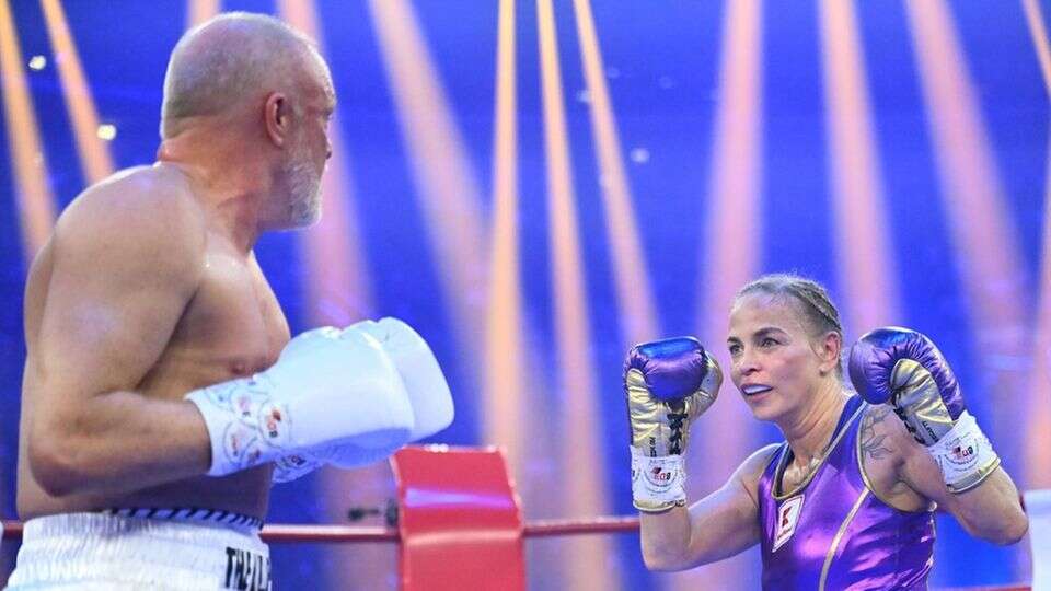 Regina Halmich Ihre Boxhandschuhe kommen unter den Hammer