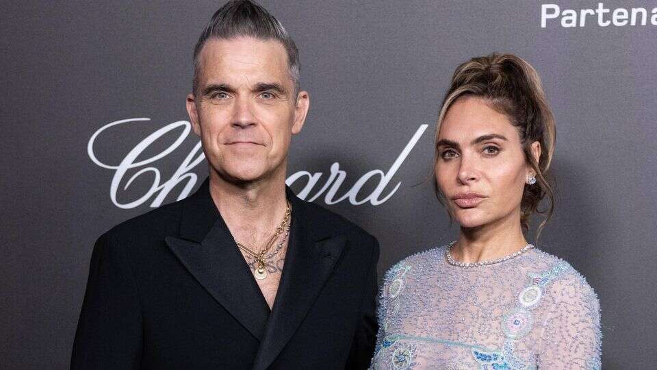 Poupette und Walle Sie waren Trauzeugen: Robbie Williams und Ehefrau Ayda trauern um ihre Hunde