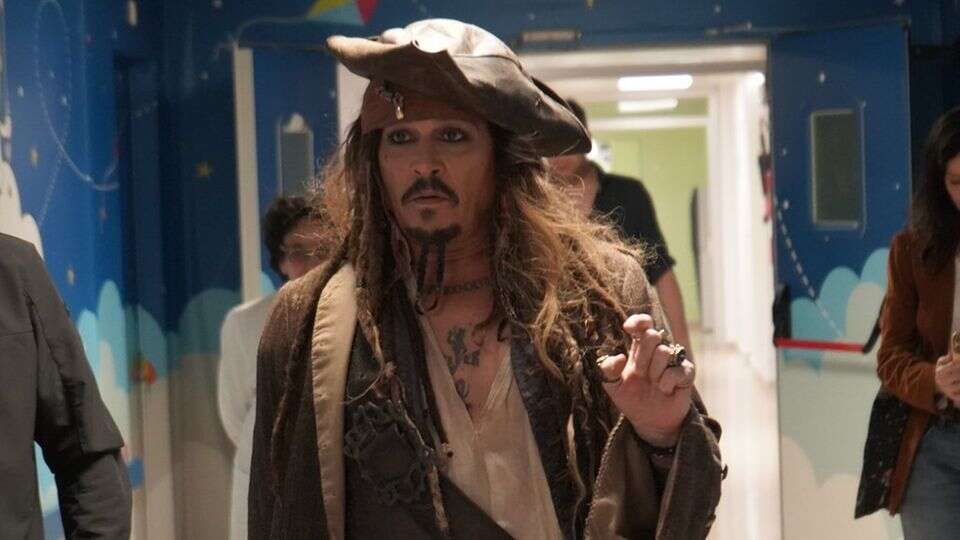 Johnny Depp Captain Jack Sparrow besucht kranke Kinder