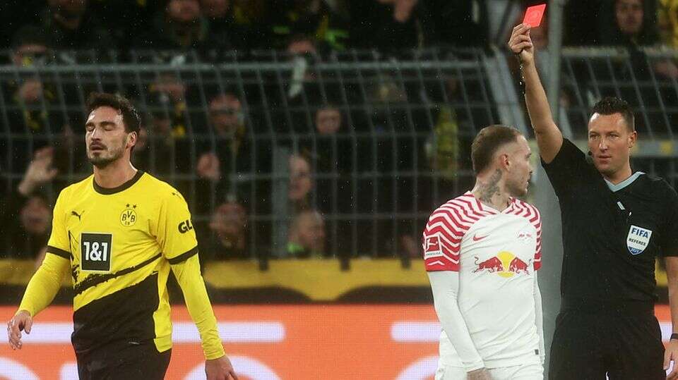 Borussia Dortmund in der Krise Debatte um VAR: Schiedsrichter Drees verteidigt rote Karte gegen Hummels