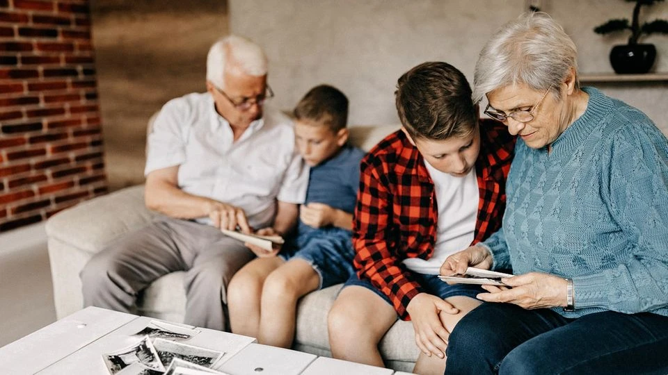 Ahnenforschung: Wie finde ich meine Wurzeln? Welches Geheimnis hat meine Familie?