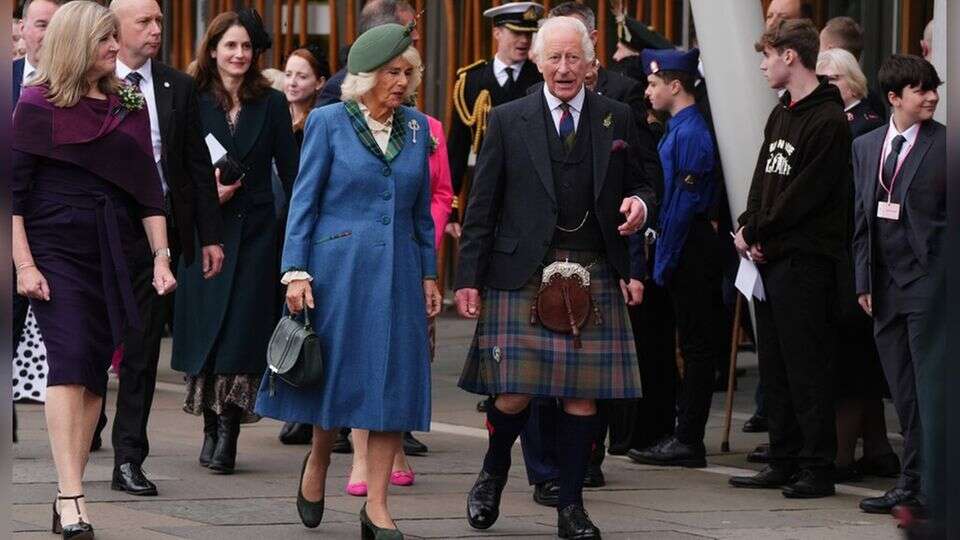 König Charles und Königin Camilla Mit diesen Outfits würdigen sie Schottland